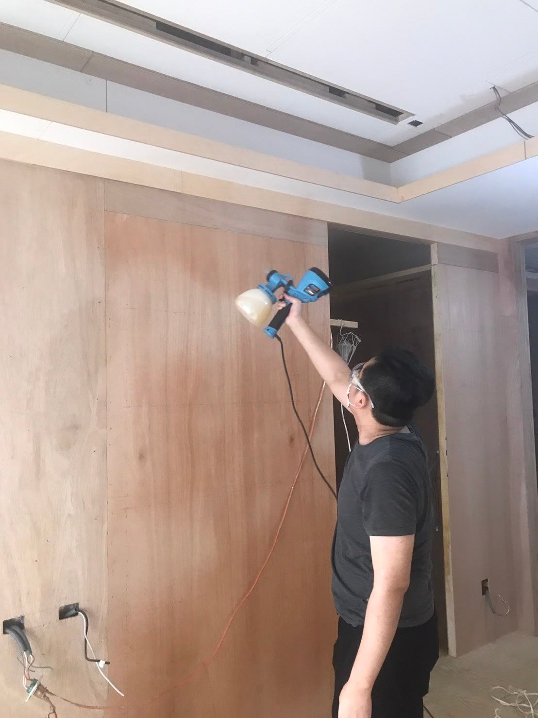 櫃體內 UV 燈管均勻照射